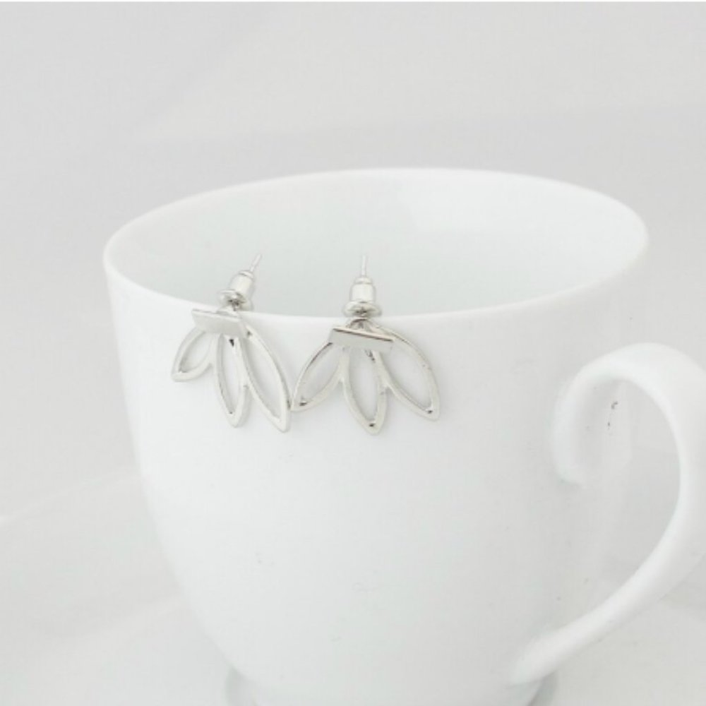 Simple Gold Or Silver Lotus Stud Earring - Picture 3 of 4